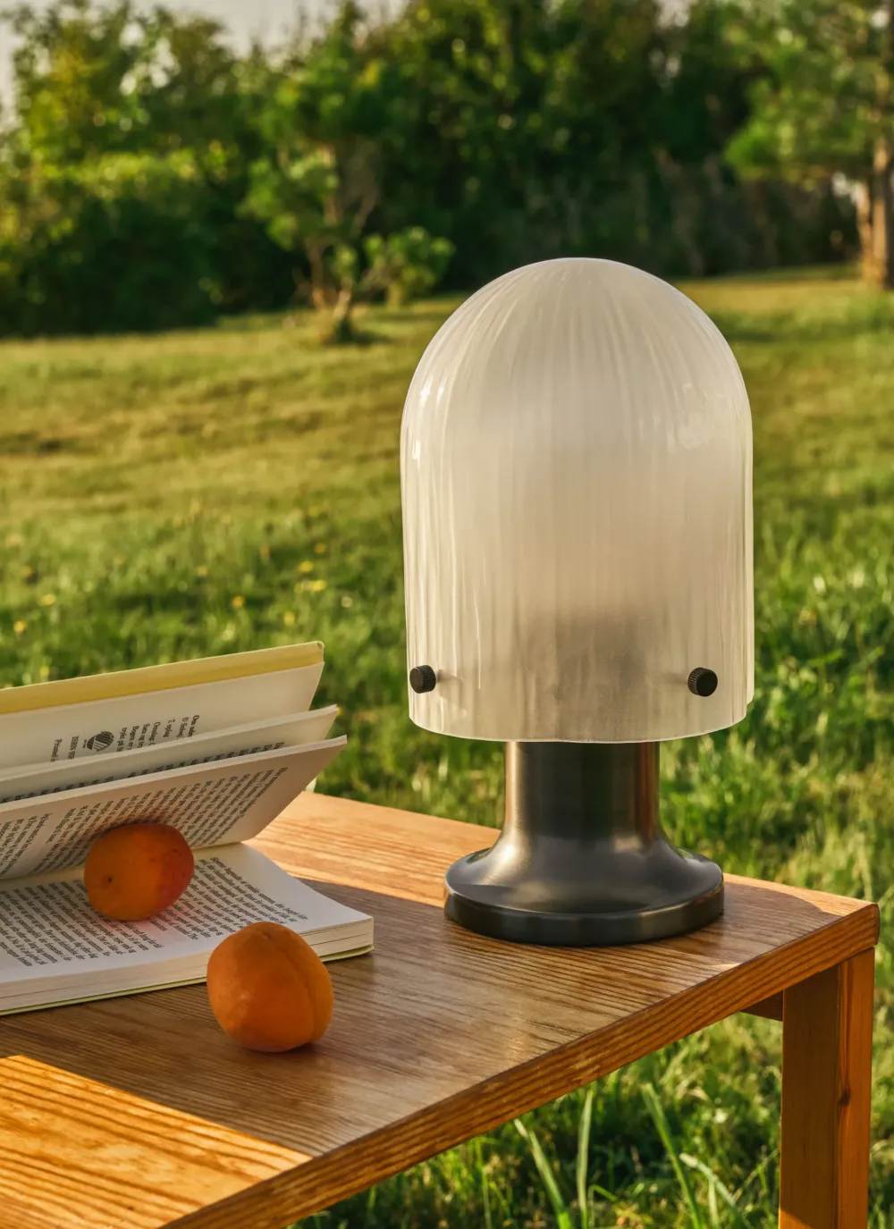 Seine outdoor - Lámpara de sobremesa portátil - GUBI - Imagen 4
